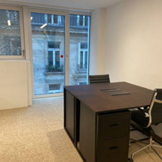 Bureau privé 20 m² 5 postes Coworking Rue du Colisée Paris 75008 - photo 8